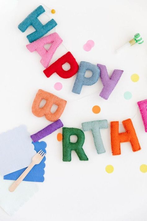 20 DIY Happy Birthday Banner Ideas - Lady Celebrations Wool Garland, Happy Birthday Banner Diy, Felt Garlands, 23 Birthday, Letter Garland, Cheap Party Decorations, Garland Flower, Animal Theme Birthday, Diy Birthday Banner