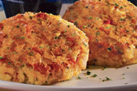 Red Lobster Crab Cakes, Wolfgang Puck Recipes, Maryland Style Crab Cakes, Maryland Crab Cakes, Crab Cake Recipe, Cooking Pumpkin, Celebrity Recipes, Wolfgang Puck, Lobster Recipes