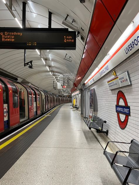 Anime Bg, London Underground Train, Underground Train, London Underground Tube, Train Map, London Underground Stations, London Vibes, Travel Store, Public Transit