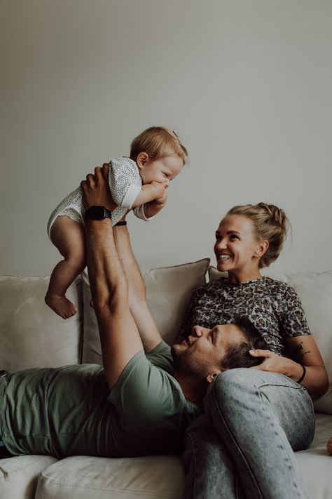 Family Photo Story by Stelikova › Beloved Stories Father Son Photography, Family Photography Poses, Indoor Family Photos, Weekend Routine, Newborn Family Pictures, Family Photo Studio, Baby Family Pictures, First Family Photos, Christmas Family Photoshoot