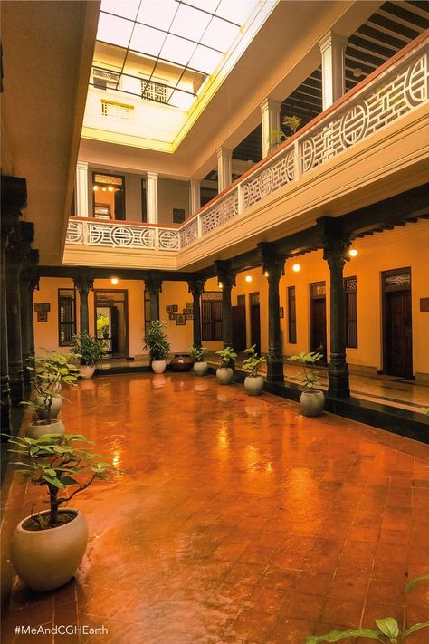 Chettinad House Interiors, Interior Pillars, Chettinad House, House Interior Design Styles, Courtyard House Plans, Indian Home Design, Interior Design Your Home, Courtyard Design, Store Hacks