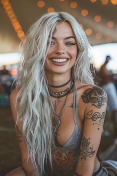 Hippies, Short Bohemian Hairstyles, Festivals Hairstyles, Coachella Hair Ideas, Festival Hair Long, Boho Festival Makeup, Coachella Hairstyles, Hairstyle Ideas For School, Easy Festival Hair