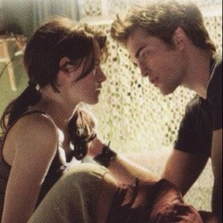 Twilight Bella And Edward, Freetime Activities, Twilight Core, Twilight 2008, Bella And Edward, Robert Pattinson And Kristen, Twilight Aesthetic, Twilight Photos, Bella Edward