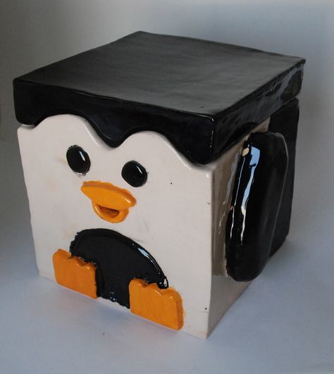 penguin! Box Design Ideas, Clay Box, Slab Ceramics, Ceramic Box, Kids Clay, Kids Pottery, Ceramic Boxes, Slab Pottery, Ceramics Ideas