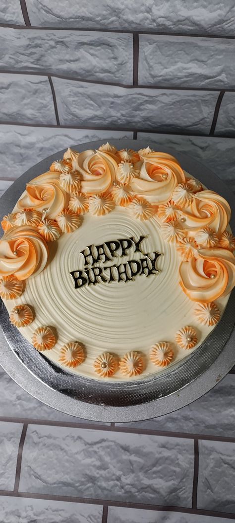 Butterscotch Decent Birthday Cakes, Butter Icing Flower Cake Designs, Butterscotch Cake Aesthetic, Butterscotch Birthday Cake, Whipped Cream Cakes Designs, 6 Inch Cake Design Simple, Simple Cake Icing Designs, Simple Pineapple Cake Design, Cake Page Name Ideas