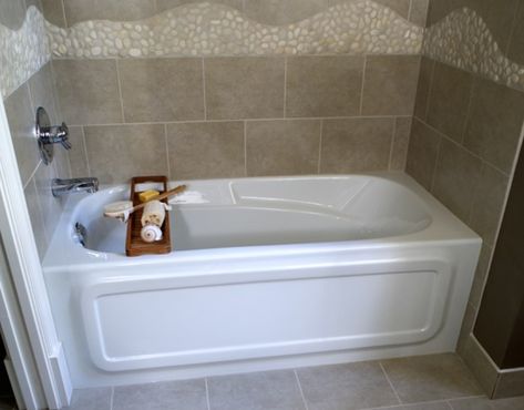 8 Soaker Tubs Designed for Small Bathrooms - Realty Times Bathroom Ideas Spa, Small Soaking Tub, Deep Soaker Tub, Bathroom Shower Remodel, Bathtubs For Small Bathrooms, Deep Bathtub, Deep Tub, Top Bathroom Design, Japanese Bathroom