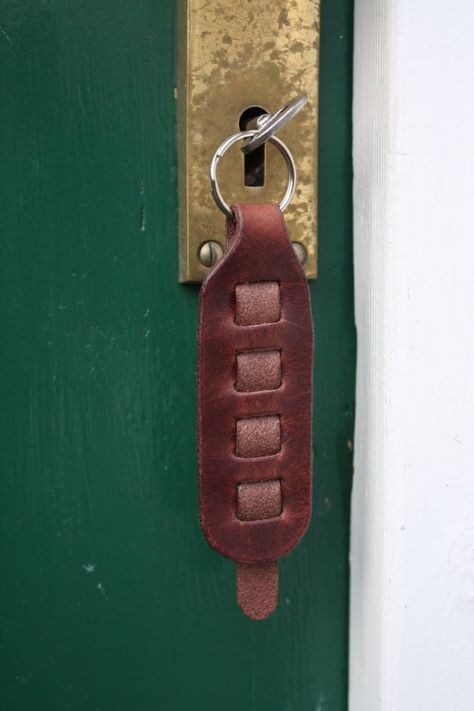 Leather Tab Key Fob / Key Ring With Woven Detail - Etsy Canada Leather Keyring Diy, Diy Leather Working, Leather Fob, Diy Leather Projects, Leather Craft Patterns, Leather Key Case, Leather Scraps, Leather Diy Crafts, Leather Workshop