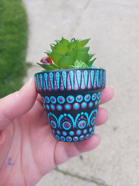 Dot Painted Flower Pots, Stash Jar Ideas Diy Paint, Mandala Art Pot Painting, Dot Mandala Art On Pot, Mandala Plant Pot, Mandala Coasters, Dot Art Plant Pot, Ceramic Bird Bath, Art Club Projects