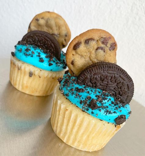 The Cookie Monster, Cookie Monster Desserts, Cupcake Themes, Cookie Monster Treats, Cookie Monster Baby Shower Ideas, Cookie Monster Cookies, Baby Cookie Monster, Monster Food, Cookie Monster Birthday Party