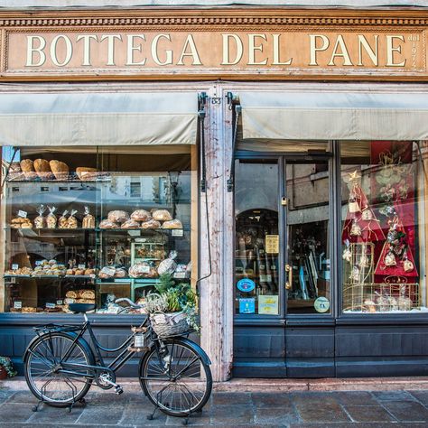 Traditional Italian bakery - Bassano del Grappa, Italy - Italian food - www.rossiwrites.com Italian Bakery Interior, Italian Bakery Aesthetic, Blue Bakery, Gastronomy Design, Bakery Signage, Italy Sketches, Food In Italy, Italian Shop, Cheese Dreams