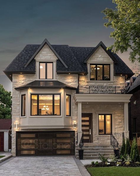 Architecture▪️Dream Homes on Instagram: “Dream House in Ontario 🇨🇦😍 Facade: Yes or No? ᅠ By @stallonemedia Located in #Vaughan, #Ontario, Canada ᅠ…” Boundary Wall, House Plans Mansion, Entrance Gate, Rustic Home Design, Modern Farmhouse Exterior, House Front Design, Bungalow House Design, Farmhouse Exterior, Luxury Homes Dream Houses