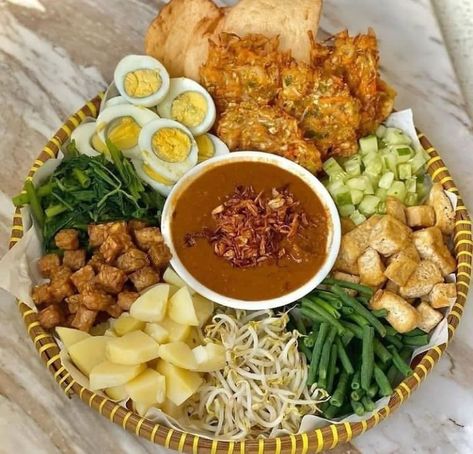 Kecap Manis, Makanan Diet, Indonesian Food, Serving Food, Food Plating, Food Menu, Salad Dressing, Amazing Food, No Cook Meals