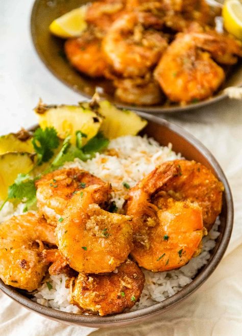 Hawaiian Garlic Shrimp is cooked quickly in a skillet with flavorful garlic butter, and seasoned with paprika and spicy cayenne pepper. Hawaiian Garlic Shrimp, Hawaiian Macaroni Salad, Dinner Then Dessert, Hawaiian Dishes, Shrimp Dinner, Easy Seafood Recipes, Grilled Pineapple, Chicken Food, Garlic Shrimp