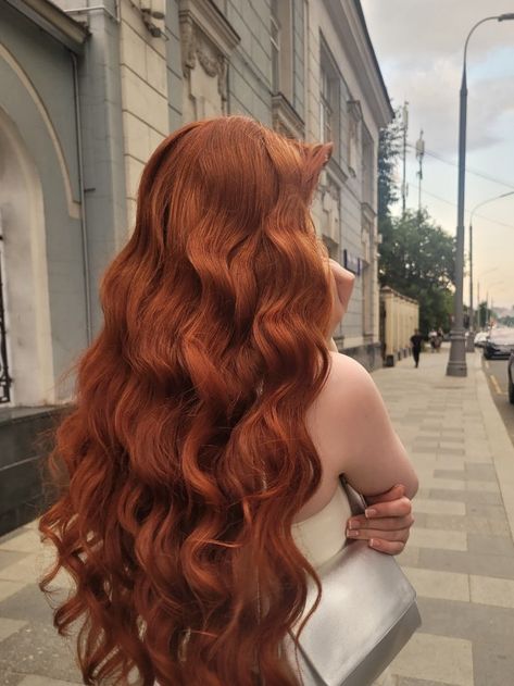 Very Long Ginger Hair, Winter Ginger Hair, Long Red Hair Aesthetic, Red Hair For Warm Skin Tones, Ginger Red Hair Color, Long Red Wavy Hair, Red Hair For Cool Skin Tones, Ginger Long Hair, Ginger Hair Ideas