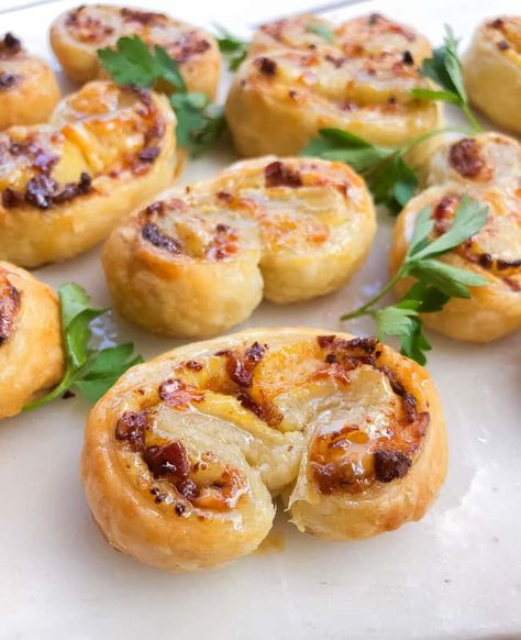 Pie, Savory Palmiers, Room Temperature Appetizers, Super Easy Appetizers, Spicy Bacon, Greek Appetizers, Puff Pastry Appetizers, Sweet N Spicy, Pastry Appetizer