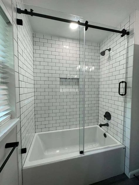 Bathroom Glass Doors, Tub Bathroom Ideas, Glass Bathtub, Bathtub Enclosures, Bathroom Glass Door, Bathtub Doors, Master Shower, Loft Room, Glass Partition