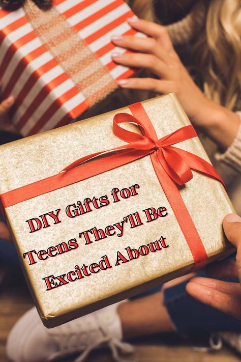 27 DIY Gifts for Teens They'll Actually Be Excited About - momma teen Sewing Gifts For Teenage Girls, Diy Gifts Ideas For Friends, Gifts For Teen Students, Homemade Gifts For Teenage Girls Diy, Diy Teen Girl Gifts, Diy Gift For Daughter, Tiny Gift Ideas Diy, Diy Gifts For Teenage Boys, Diy Gifts For Teenage Girl