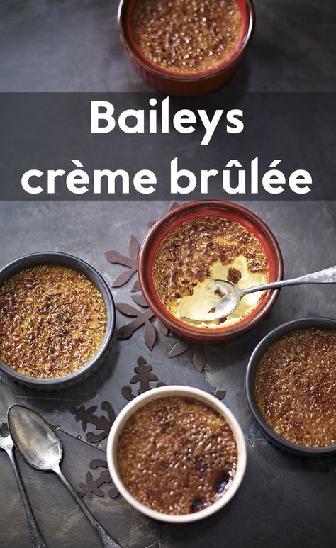 For an indulgent and decedent dessert, try our recipe for Bailey’s crème brûlée. Friends and family will love them! Pub Deserts, Baileys Recipes Desserts, Baileys Creme Brulee, Bailey's Recipes, Baileys Irish Cream Recipes, Cream Brulee, Baileys Recipes, Creme Brulee Recipe, Brulee Recipe