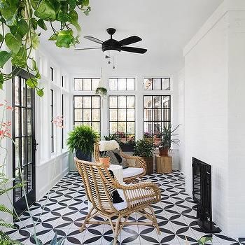 Black And White Sunroom Design Design Ideas Farmhouse Sunroom, Outdoor Sunroom, Jean Stoffer Design, Sunroom Decor, Cozy Sunroom, Ideas Terraza, Black And White Tile, Sunroom Decorating, Sunroom Designs