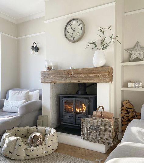 Salons Cottage, Cottage Lounge, Wood Burning Stoves Living Room, Log Burner Living Room, Lounge Room Styling, Snug Room, House Interior Living Room, House Interior Decor Ideas, Sala Grande