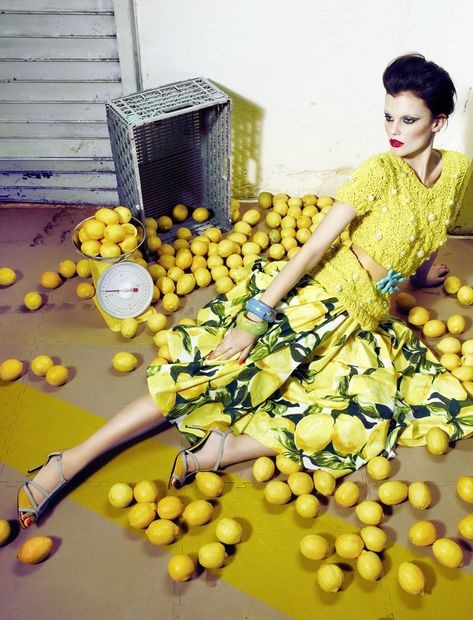 Citrus fruits are fresh but would remind me f a toilet cleaner if used for a fabric conditioner Mode Editorials, Photography Editorial, Fruit Photography, Moda Chic, Foto Art, Fashion Photography Editorial, Shoot Inspiration, 인물 사진, Mellow Yellow