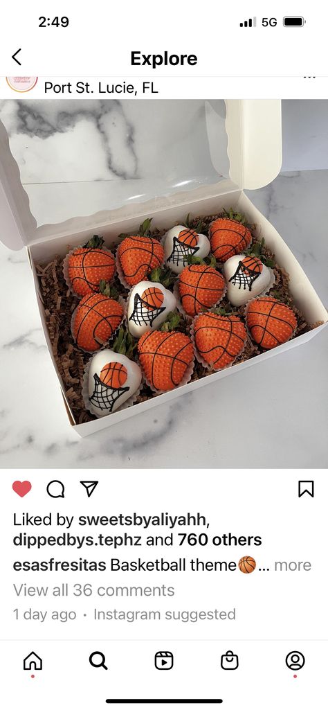 Football Dipped Strawberries, Basketball Chocolate Covered Oreos, Basketball Chocolate Strawberries, Basketball Strawberries, Chocolate Covered Strawberries Designs, Strawberry Business, Berry Ideas, Treats Business, Strawberry Boxes