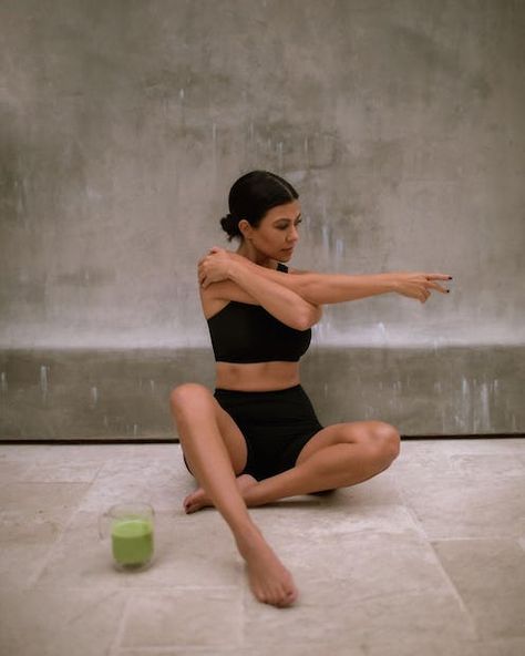 All About The Pilates Cadillac, The Workout Tool Kourtney Kardashian Can’t Get Enough Of Kourtney Kardashian Matcha, Collagen Photoshoot, Lululemon Photoshoot, Pilates Lifestyle, Ten Minute Workout, Everyday Aesthetic, Yoga Photoshoot, 10 Minute Workout, Fitness Tools