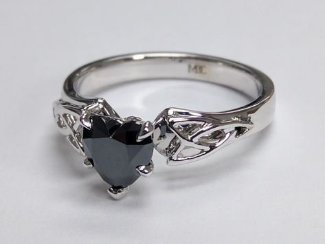 Blsck Rings, Non Diamond Promise Rings, Black Heart Ring Aesthetic, Black Jelewry, Cute Black Rings, Non Traditional Rings Wedding, Unique Gothic Engagement Rings, Black Heart Jewelry, Emo Promise Rings