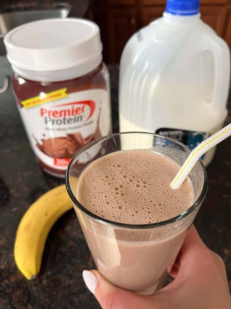 You'll love this Chocolate Banana Protein Shake for an easy and healthy breakfast or snack to take on-the-go! The combination of chocolate and banana is so tasty. Easy Chocolate Banana Protein Smoothie, Chocolate Peanut Butter Banana Protein Shake, Banana Chocolate Protein Shake, Chocolate Banana Protein Shake, Protein Shake Breakfast, Protein Shake Banana, Easy Protein Shake Recipes, Chocolate Protein Shake Recipes, Hot Chocolate Protein Shake