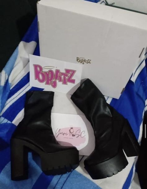 Botines Aesthetic, Bratz Boots, Ideas Cartas, Rave Shoes, Fashion Shoes Heels, Cute Shoes Heels, Funky Shoes, Fancy Shoes, Cute Heels