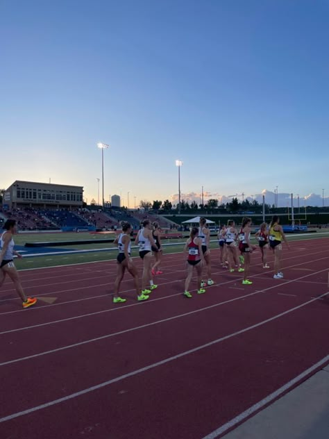 Outdoor Track Aesthetic, Running Cross Country, Track Girls Aesthetic, Nike Running Aesthetic, Track Running Aesthetic, Shes The Man Aesthetic, High School Track And Field Aesthetic, Track Season Aesthetic, Running Race Aesthetic