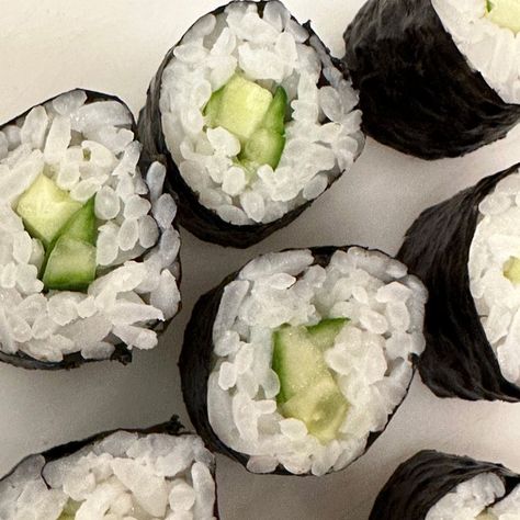 Sushi With Cucumber, Cucumber Sushi Recipes, Cucumber Rolls Sushi, Alec Core, Food Astethic, Sushi Cucumber, Cucumber Sushi Rolls, Cucumber Sushi, Cucumber Rolls