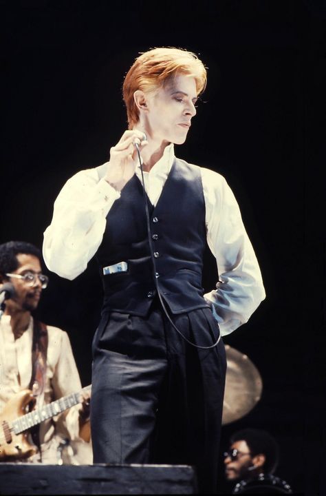 David Bowie News on Twitter: "David Bowie, Los Angeles, 1976 by Neil Zlozower.… " Angela Bowie, Duncan Jones, Station To Station, Ziggy Stardust, Glam Rock, 인물 사진, David Bowie, David Jones, A Black