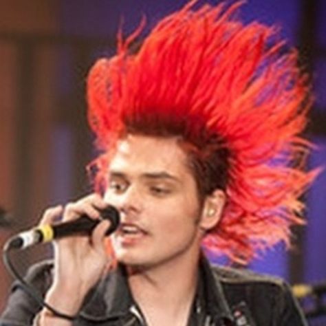 He looks like a fish Gerard Way Cursed, Mcr Cursed, Hair Is Everything, Gerald Way, Mcr Memes, Ray Toro, Cry Now, Emo Trinity, I Love Mcr