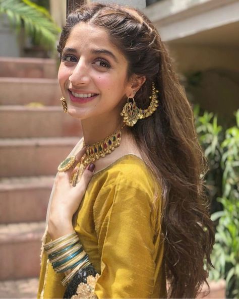 Hairstyle On Pakistani Suit, Recreation Photos, Haldi Makeup, Cultural Outfits, Mawra Hocane, Desi Aesthetics, Aesthetic Photoshoot, Pak Drama, Coffee Girl