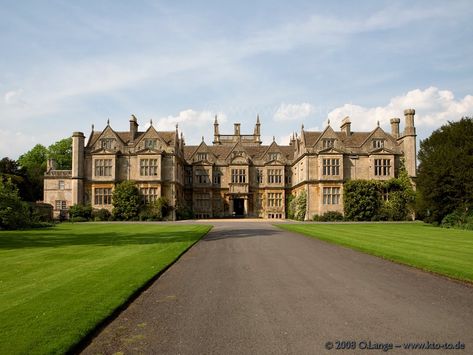 Mansion In England, British Castles Manor Houses, British Estates Country Houses, Scotland Estate Country Houses, Country Manor House, The Manor House Castle Combe, Mansion Exterior, British Country, English Manor Houses