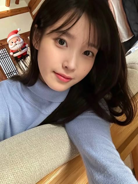 Iu Selfie, Mai Waifu, Sinchan Cartoon, Iu Hair, Baby Queen, Lee Jieun, Red Velvet Joy, Princess Hairstyles, Female Actresses