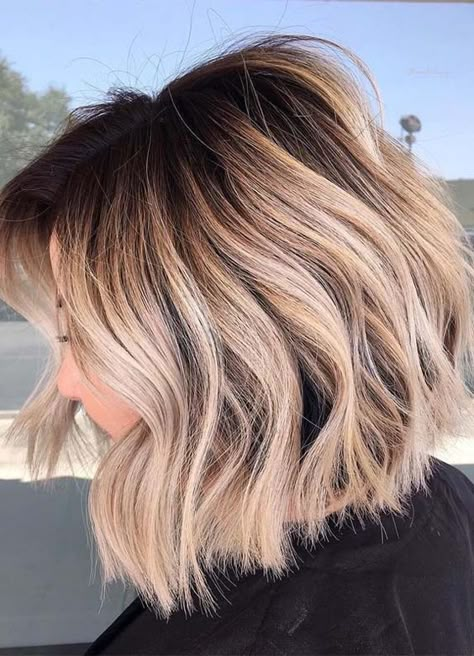 Shadow Root Blonde, Kort Bob, Shadow Root, Wavy Bob Hairstyles, Choppy Bob Hairstyles, Looks Party, Curly Bob Hairstyles, Hair Stuff, Bob Haircuts