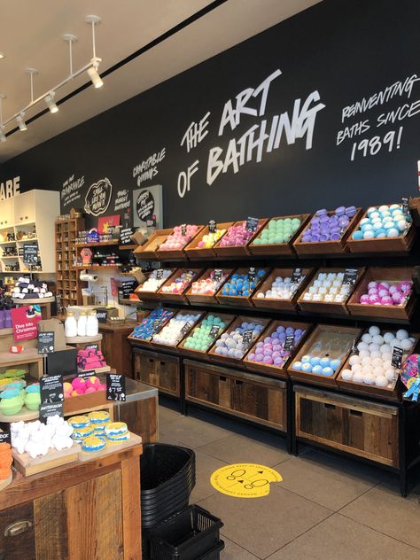 Lush jn Walnut Creek, CA Lush Employee, Lush Store, Lush Cosmetics, Brand Ideas, Walnut Creek, Falmouth, Brand Story, Teenage Dream, Retail Design