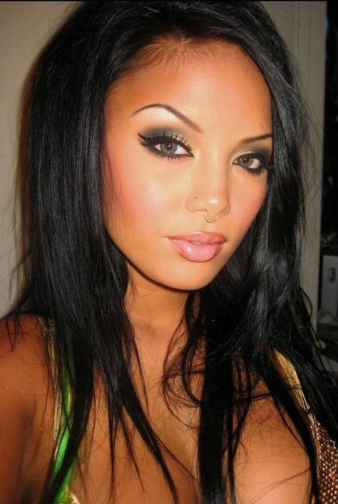 Hell to the Yes! Dark Hair, 2000s Makeup Looks, Y2k Makeup, Love Makeup, Pretty Makeup, Cute Makeup, All Things Beauty, Beautiful Makeup, Pretty Face