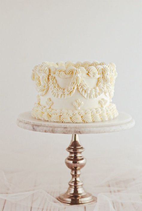 Victorian Cakes, Bolo Vintage, Vintage Wedding Cake, Wedding Cake Servings, Pastel Cakes, Small Wedding Cakes, Wedding Cake Ideas, Wedding Cakes Vintage, Pretty Birthday Cakes