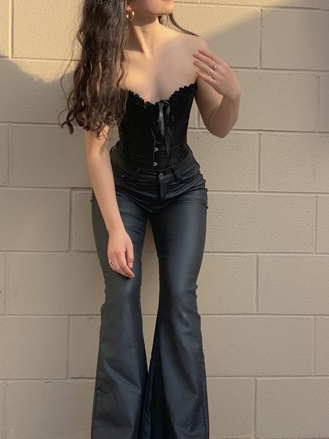 Black Corset Aesthetic Outfit, Feminine Jeans Outfit, Black Corset Outfit Ideas, Corset Outfit Aesthetic, Black Corset Outfit, Casual Instagram, Corset Top Outfit, Corset Outfits, Outfit Grunge