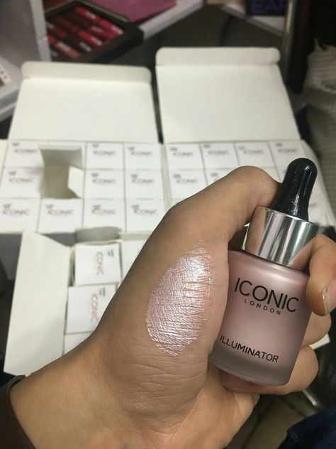 Iconic London Illuminator, Liquid Illuminator, Iconic London, High End Products, Makeup Studio, Makeup Products, Fashion Makeup, Highlighter, Beauty Skin