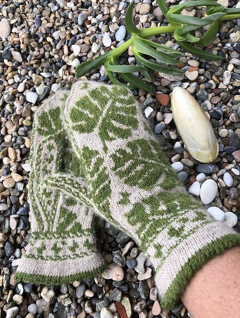 Leaf Knitting Pattern, Leaf Sweater, Pullover Sweater Knitting Pattern, Colorwork Knitting Patterns, Knitted Mittens Pattern, Mug Rug Patterns, Knitted Mittens, Colorwork Knitting, Aran Weight Yarn