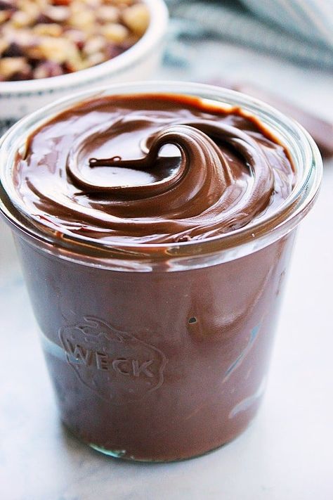 Homemade Nutella - you won't believe how easy it is to make your own chocolate hazelnut spread at home! It is sweet and creamy and so delicious! Diy Nutella, Homemade Nutella Recipes, How To Make Nutella, Nutella Recipe, Make Your Own Chocolate, Slow Cooker Pumpkin, Homemade Nutella, Chocolate Hazelnut Spread, Chocolate Spread