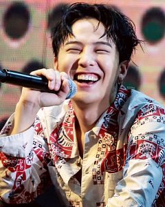 Love seeing him happy! Our precious leader GD Bigbang Wallpaper, G Dragon Cute, G Dragon Top, Gu Family Books, Gd And Top, Big Bang Top, Bigbang G Dragon, Vip Bigbang, Gd Bigbang