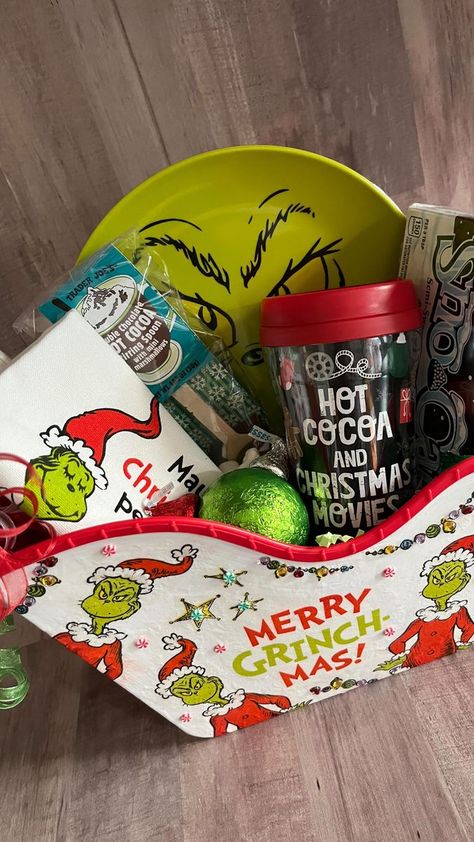 Cocoa Gift Basket, Grinch Hot Cocoa, Diy Grinch, Hot Cocoa Gift, Recycled Jars, Cute Desk Accessories, Cocoa Gift, Back To School Organization, Mod Podge Crafts