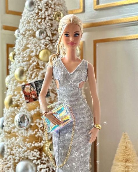 Barbie Doll Photoshoot, Doll Photoshoot, Barbie Family, Christmas Barbie, Barbie Dress Fashion, Xmas Presents, Doll Photography, Silver Dress, Barbie Dress