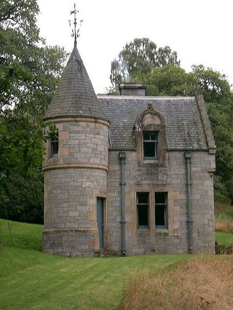 The second part of my castle home, attached to the main home via a second level, traditional "gate bridge"...to include an artist's studio, guest room and library/reading room  :) Fairy Bridge Scotland, Castle House Exterior, Mini Castle House, House With Tower, Simple Castle, Castle Cottage, Castle Homes, Mini Castle, Tiny Castle