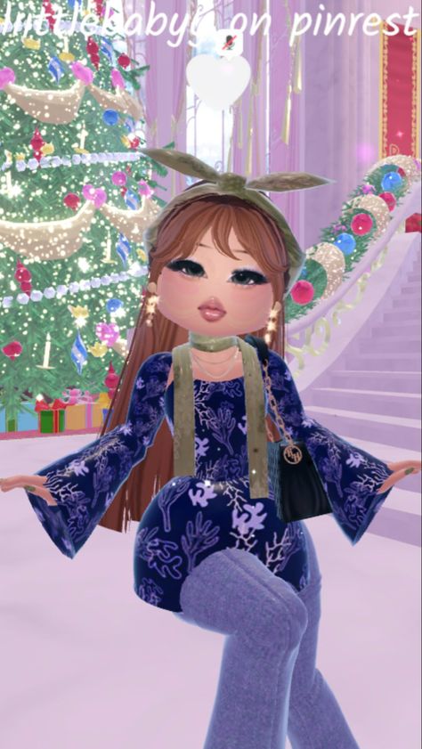 Royalty Royale High Outfit, 90s Fashion Royale High, Royale High Incognito, Royale High Royalty Outfit, 80s Fashion Royale High, Blue And Green Royale High, Rainy Day Outfit Royale High, Retro Royale High Outfits, Winter Outfit Royale High